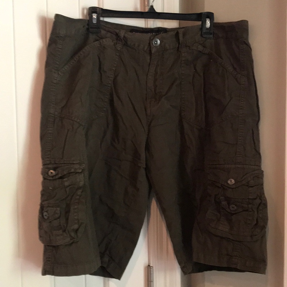 Brown cargo shorts, size 38
